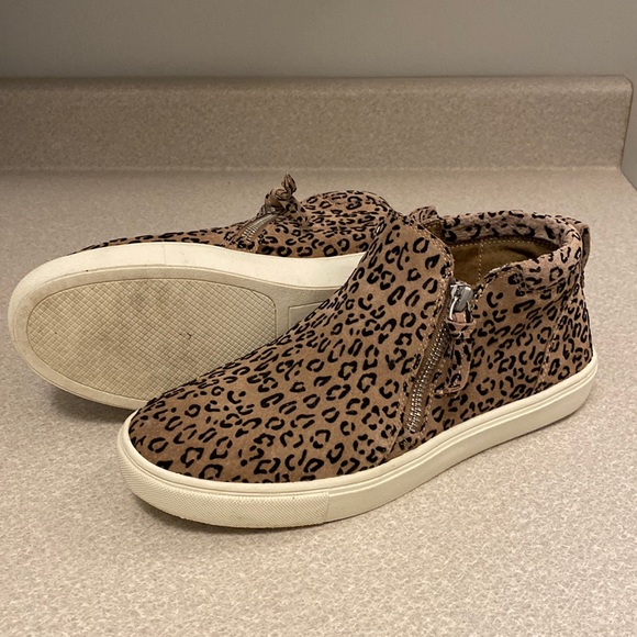Gianni Bini Shoes - ❤️ Gianni Bini leopard print double zippered leather shoes